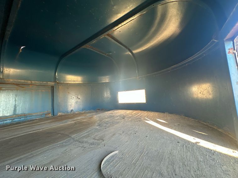 image for item NS9112 1980 Circle D HRS  livestock trailer