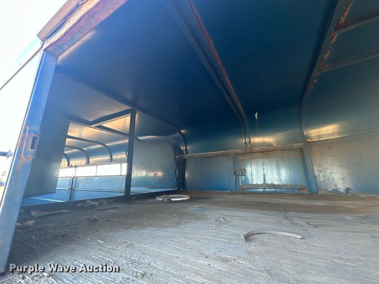 image for item NS9112 1980 Circle D HRS  livestock trailer