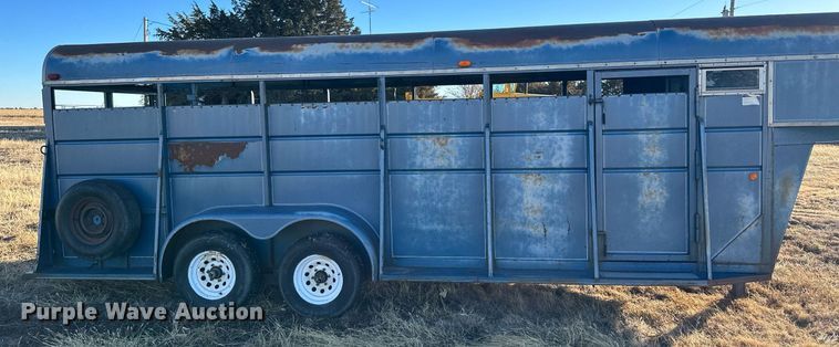 image for item NS9112 1980 Circle D HRS  livestock trailer
