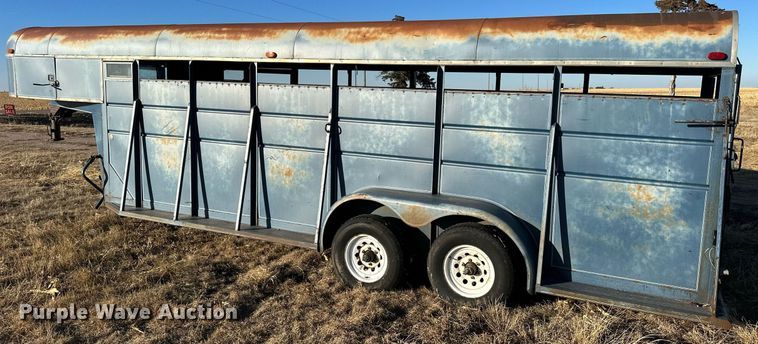 image for item NS9112 1980 Circle D HRS  livestock trailer
