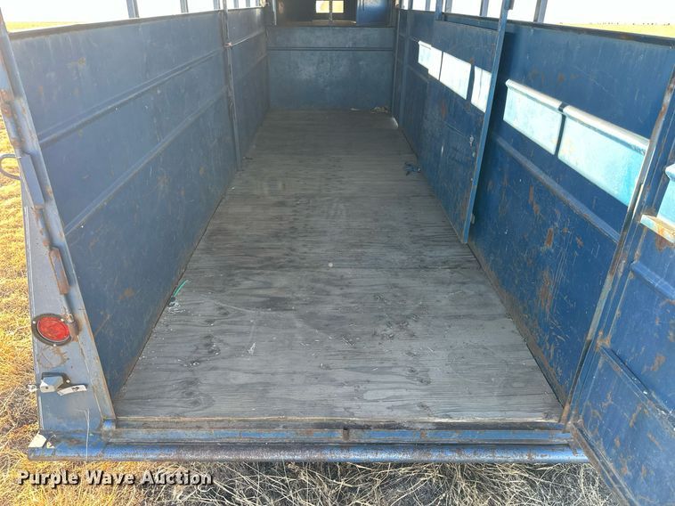 image for item NS9112 1980 Circle D HRS  livestock trailer