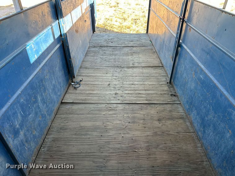 image for item NS9112 1980 Circle D HRS  livestock trailer