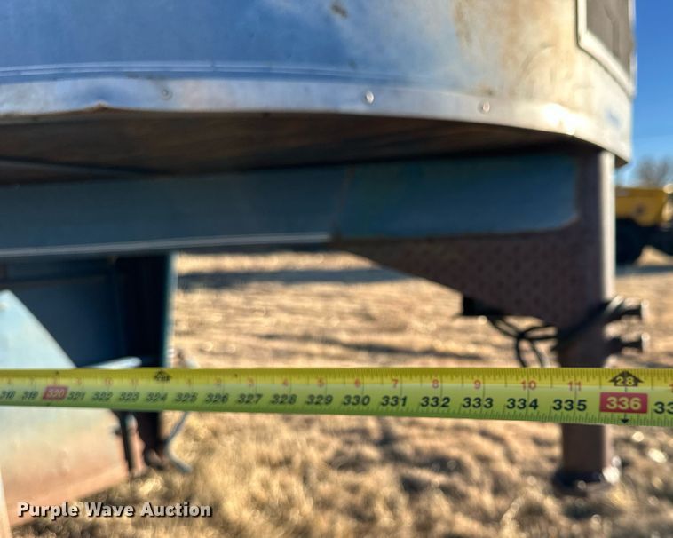 image for item NS9112 1980 Circle D HRS  livestock trailer