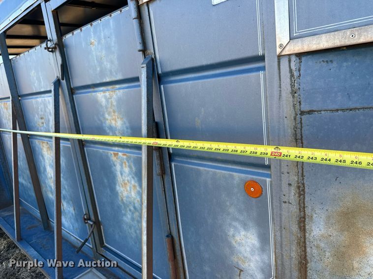 image for item NS9112 1980 Circle D HRS  livestock trailer