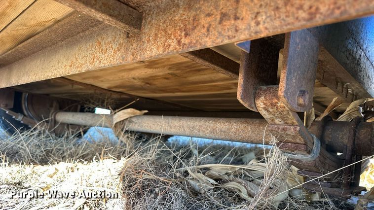 image for item NS9112 1980 Circle D HRS  livestock trailer