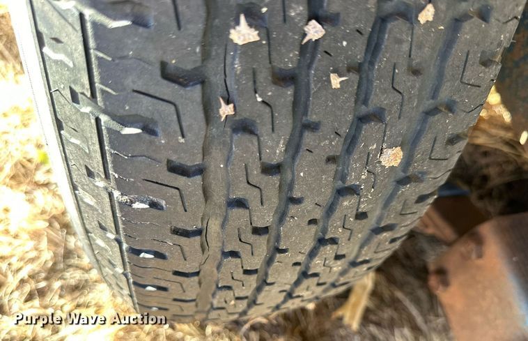 image for item NS9112 1980 Circle D HRS  livestock trailer