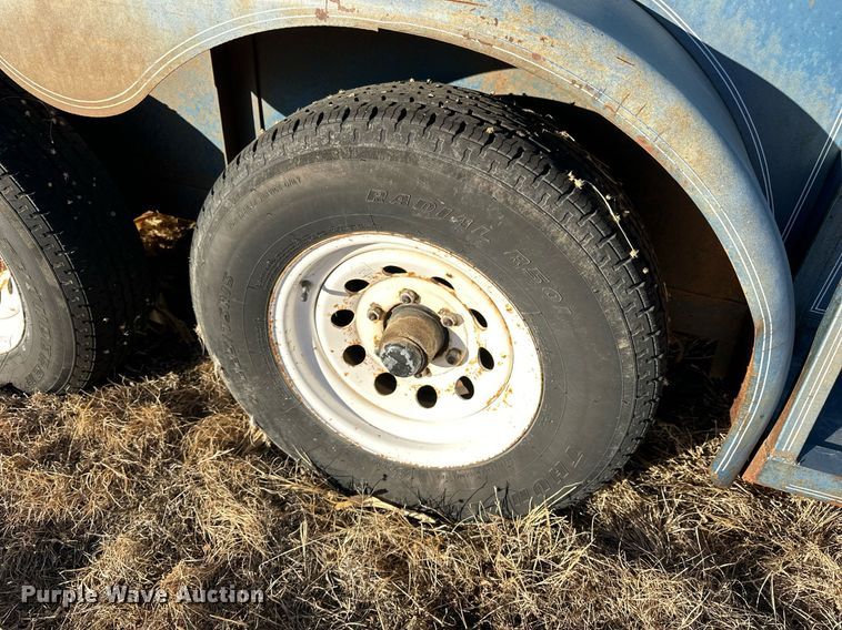 image for item NS9112 1980 Circle D HRS  livestock trailer