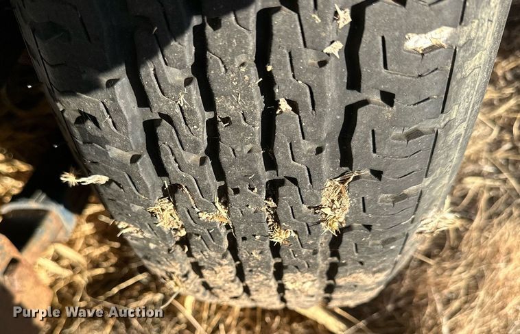 image for item NS9112 1980 Circle D HRS  livestock trailer