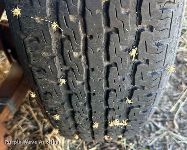 image for item NS9112 1980 Circle D HRS  livestock trailer