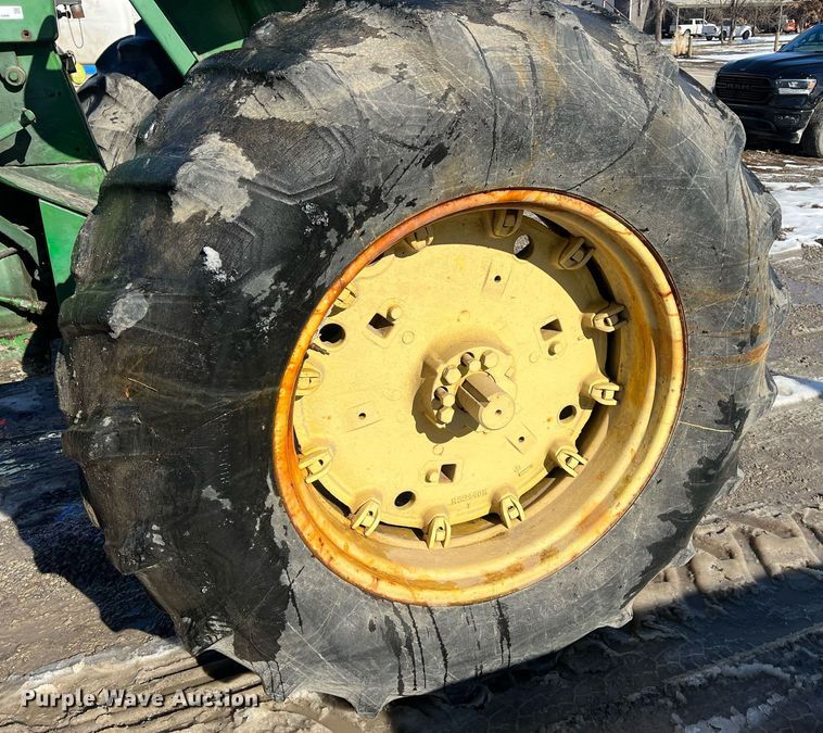 image for item OA9243 1966 John Deere 4020  tractor