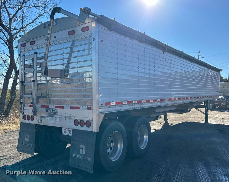 image for item OF9156 2023 Wilson PaceSetter  grain trailer