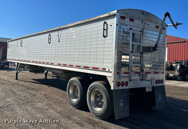 image for item OF9156 2023 Wilson PaceSetter  grain trailer