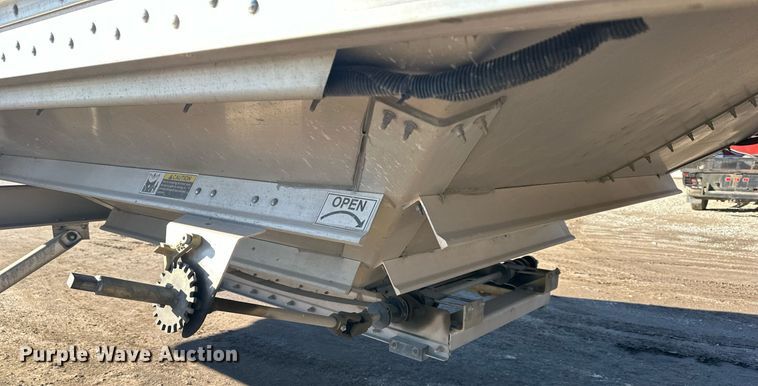 image for item OF9156 2023 Wilson PaceSetter  grain trailer