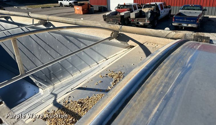 image for item OF9156 2023 Wilson PaceSetter  grain trailer