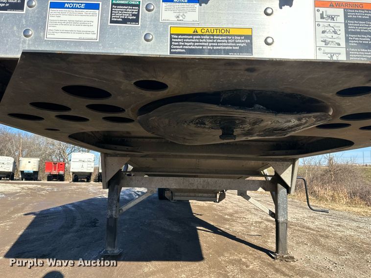 image for item OF9156 2023 Wilson PaceSetter  grain trailer