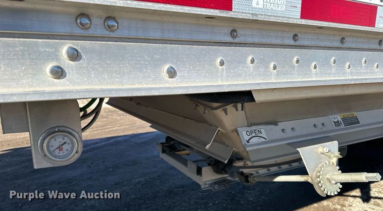 image for item OF9156 2023 Wilson PaceSetter  grain trailer