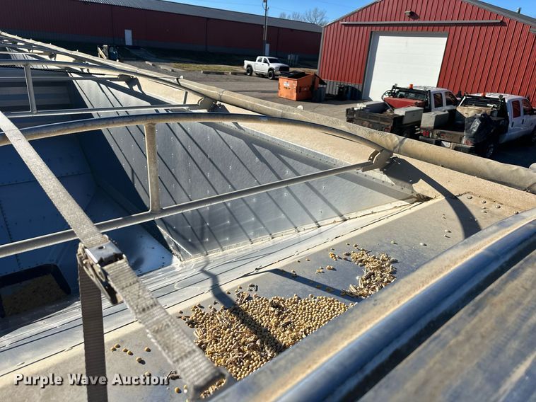 image for item OF9156 2023 Wilson PaceSetter  grain trailer