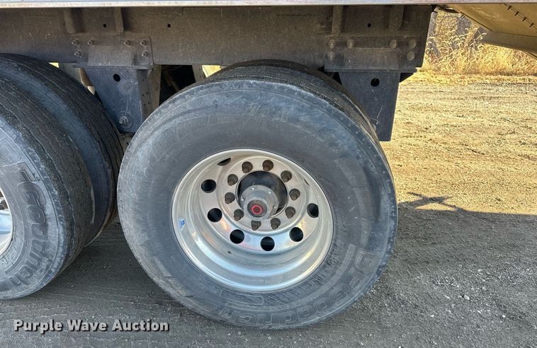 image for item OF9156 2023 Wilson PaceSetter  grain trailer