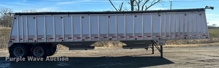 image for item OF9157 2011 Cornhusker 800  grain trailer