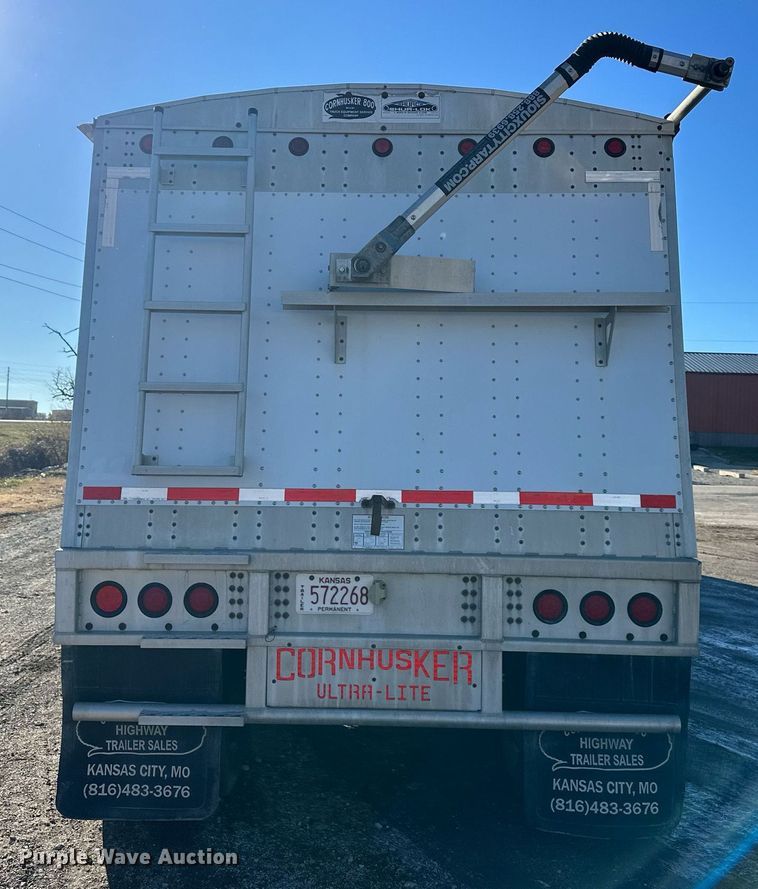 image for item OF9157 2011 Cornhusker 800  grain trailer