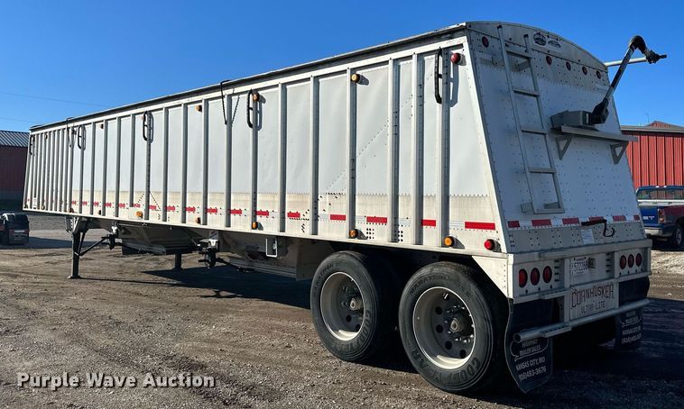 image for item OF9157 2011 Cornhusker 800  grain trailer