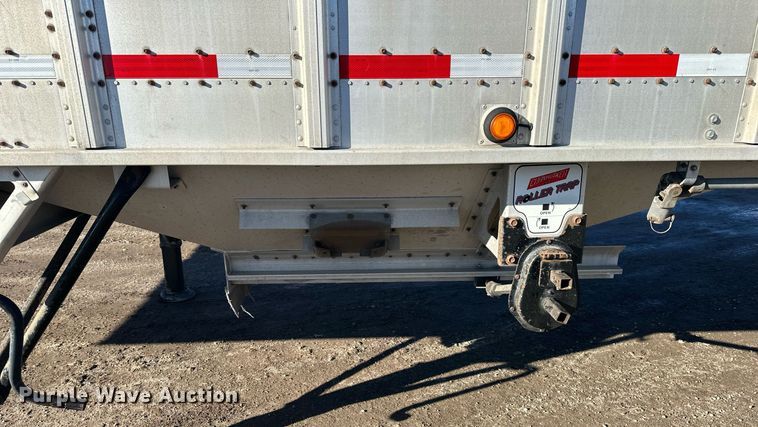 image for item OF9157 2011 Cornhusker 800  grain trailer