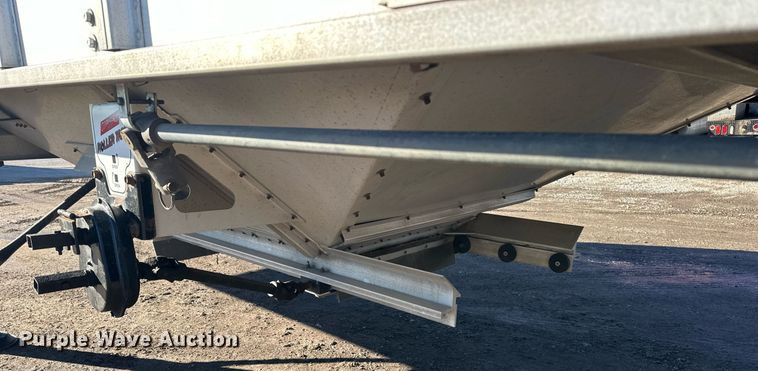 image for item OF9157 2011 Cornhusker 800  grain trailer