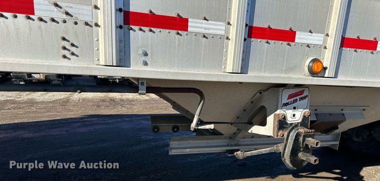 image for item OF9157 2011 Cornhusker 800  grain trailer