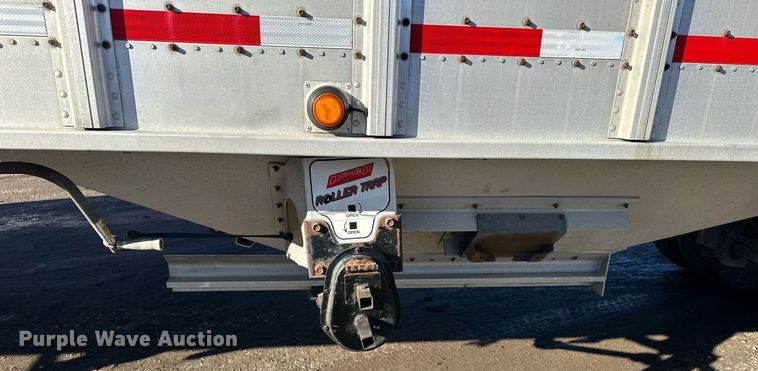 image for item OF9157 2011 Cornhusker 800  grain trailer