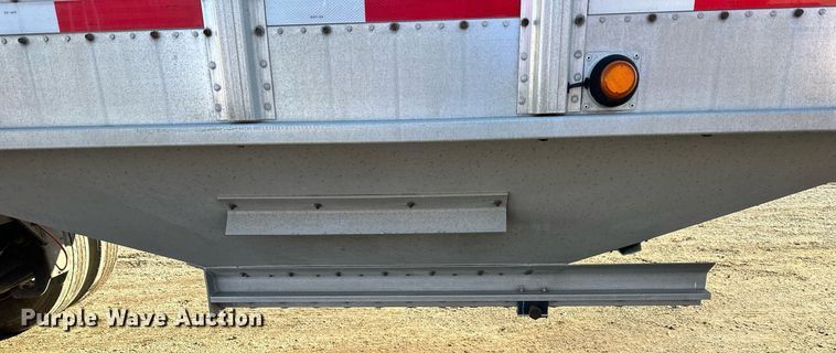 image for item OF9157 2011 Cornhusker 800  grain trailer
