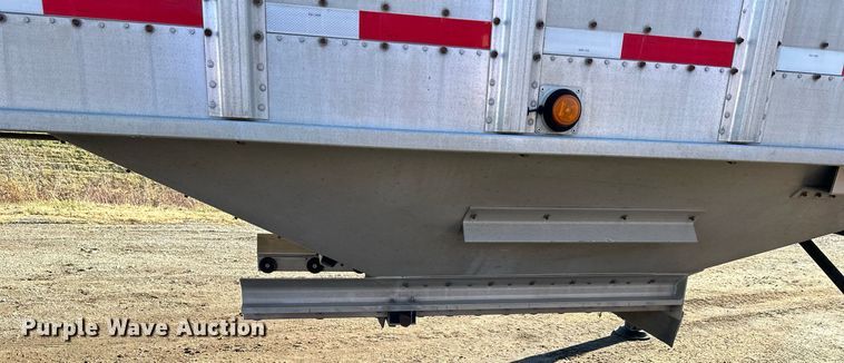 image for item OF9157 2011 Cornhusker 800  grain trailer