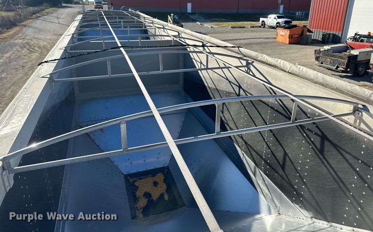 image for item OF9157 2011 Cornhusker 800  grain trailer