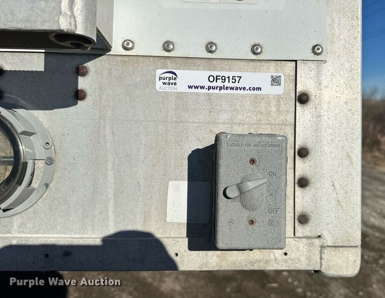 image for item OF9157 2011 Cornhusker 800  grain trailer