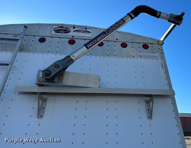 image for item OF9157 2011 Cornhusker 800  grain trailer