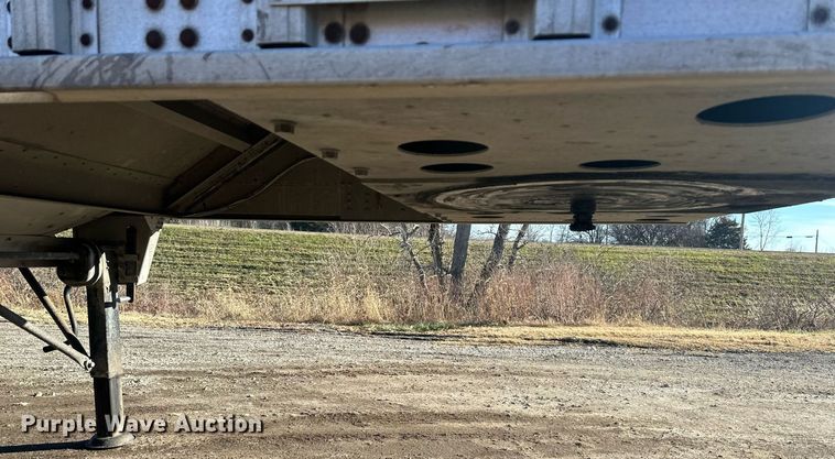 image for item OF9157 2011 Cornhusker 800  grain trailer