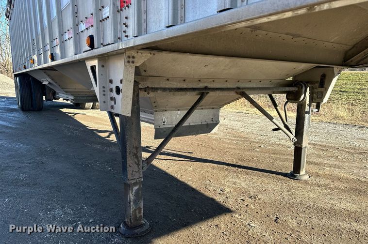 image for item OF9157 2011 Cornhusker 800  grain trailer