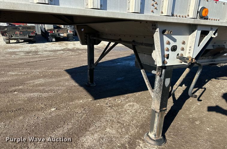 image for item OF9157 2011 Cornhusker 800  grain trailer