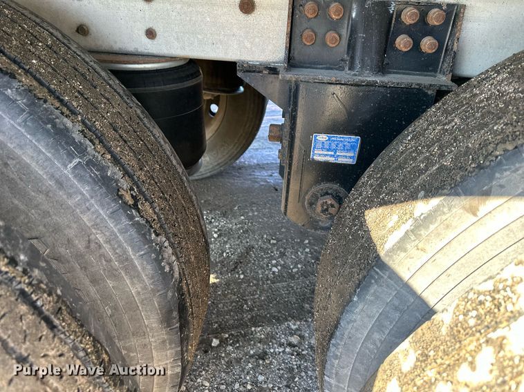 image for item OF9157 2011 Cornhusker 800  grain trailer