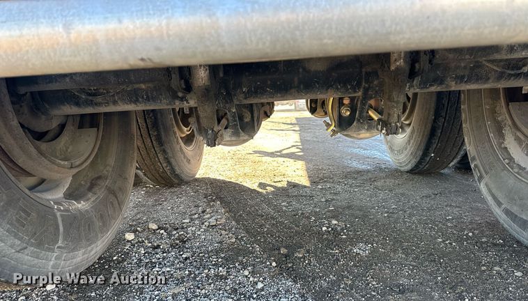 image for item OF9157 2011 Cornhusker 800  grain trailer