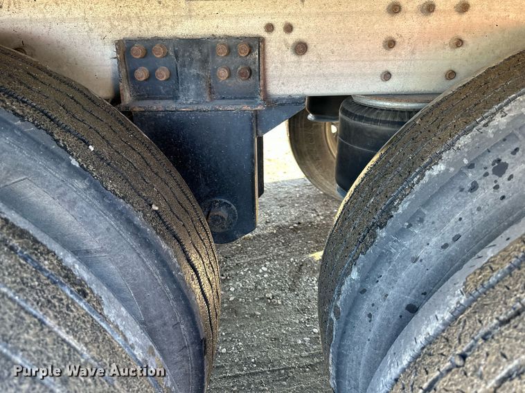 image for item OF9157 2011 Cornhusker 800  grain trailer