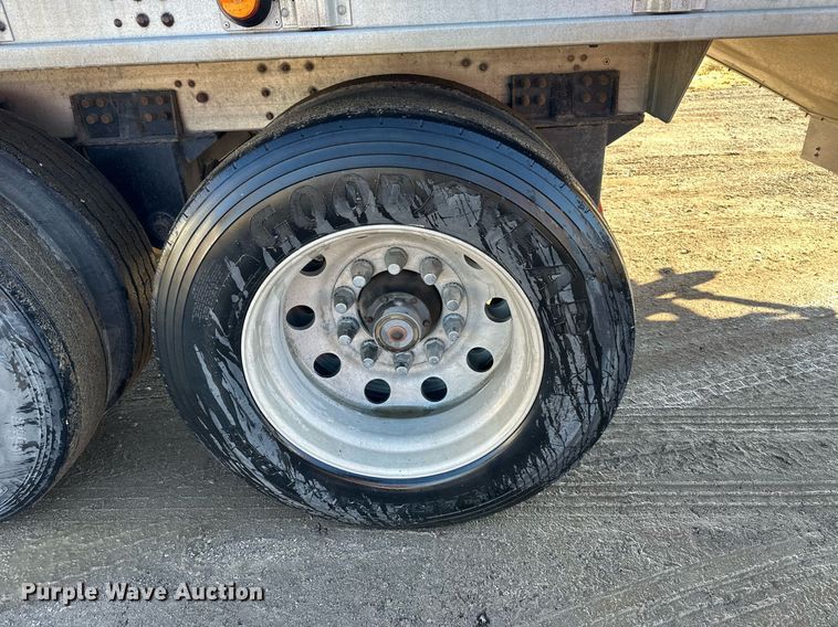 image for item OF9157 2011 Cornhusker 800  grain trailer