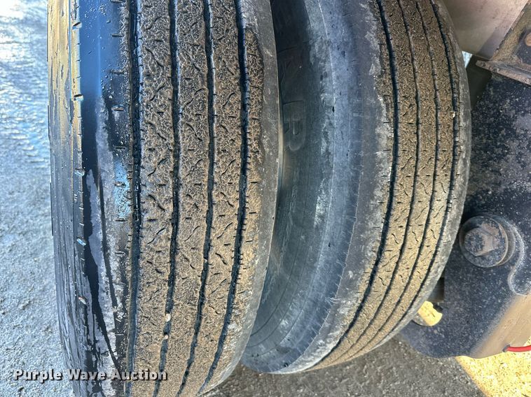 image for item OF9157 2011 Cornhusker 800  grain trailer