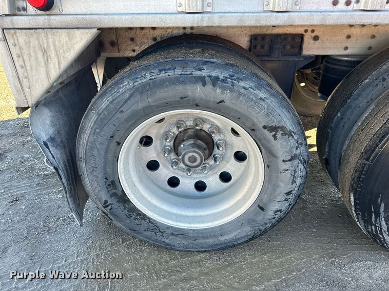 image for item OF9157 2011 Cornhusker 800  grain trailer