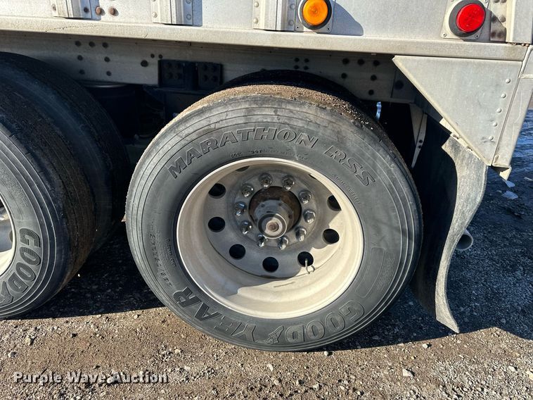 image for item OF9157 2011 Cornhusker 800  grain trailer