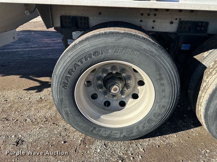 image for item OF9157 2011 Cornhusker 800  grain trailer