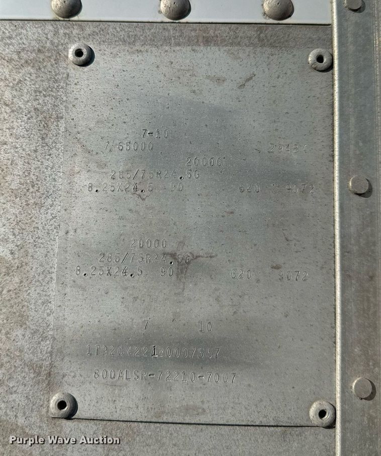 image for item OF9157 2011 Cornhusker 800  grain trailer