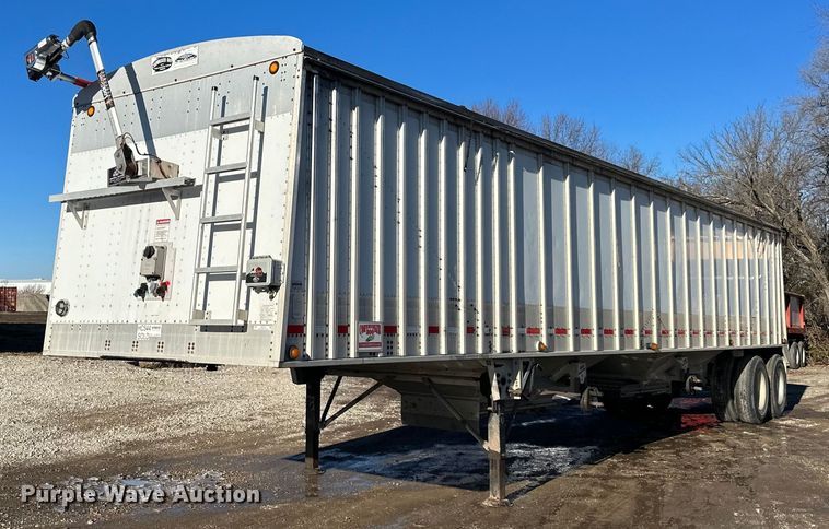 image for item OF9158 2014 Cornhusker 800  grain trailer