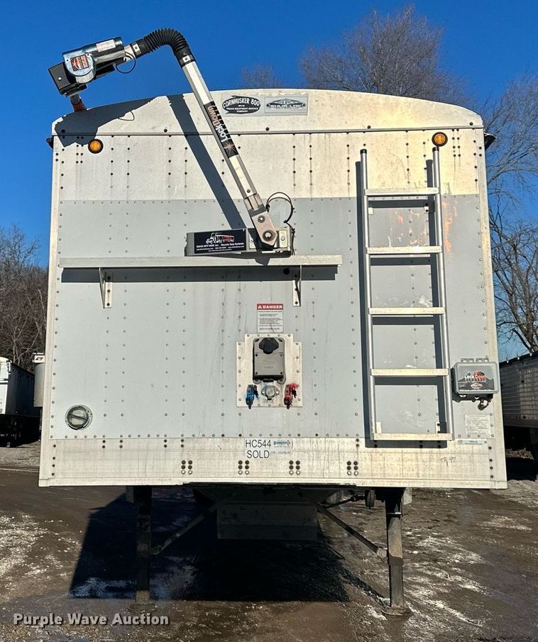 image for item OF9158 2014 Cornhusker 800  grain trailer