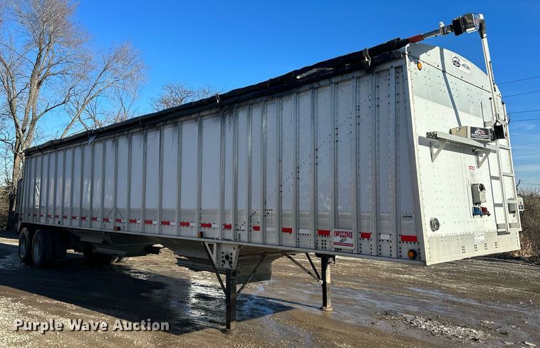 image for item OF9158 2014 Cornhusker 800  grain trailer