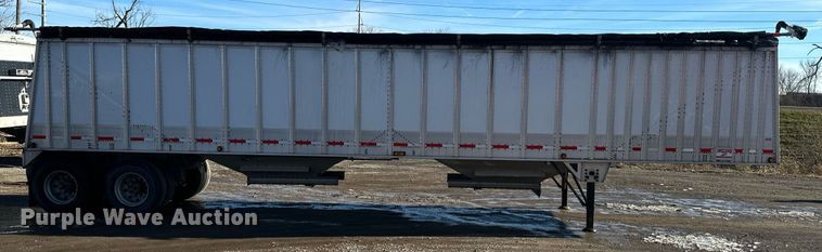 image for item OF9158 2014 Cornhusker 800  grain trailer